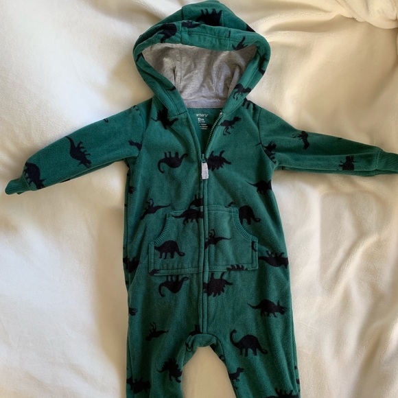 2 carters one-piece fleece outfits size 12 months - Picture 2 of 7